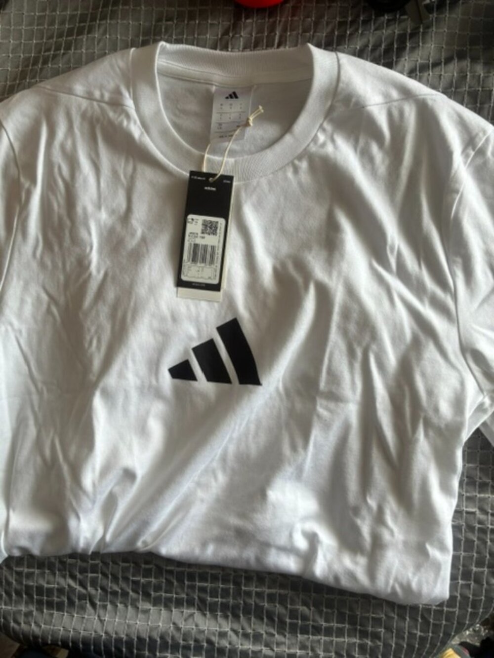 Adidas t shirt size Large NEW